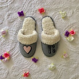 Victoria’s Secret Slippers 💗